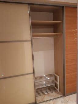 Šatní skříň 244 cm výška , šířka 274cm, hloubka 50cm - 5