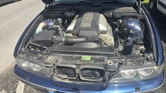 BMW E39 540i sedan, 4.4l V8 - 5