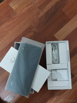 Úplně nový nerozbalený telefon - 5