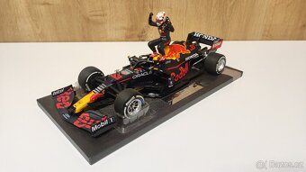 Max Verstappen 1:18 s figurkou - víťaz Monaco - 5