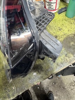 Mercedes-Benz X W470 Pravé přední světlo - 5