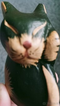 Vzácná vintage dřevěná figurka kočky skvrnitá spící - 5