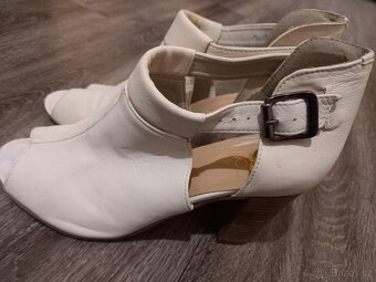 Kožené boty s otevřenou špicí vysokým podpatkem 41 - 5