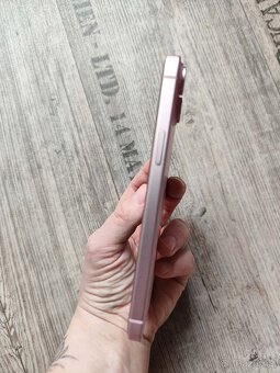 Apple iPhone 15 Plus 128GB v barvě pastelové pink - 5