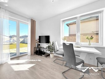 Prodej bytu 3+kk, ~73 m2 se zahradou ~317m2 a 4x stáním pro - 5