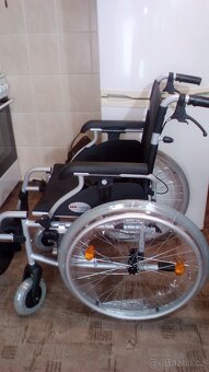 INVALIDNÍ VOZÍK-46CM-ODLEHČEN-BRZDY PRO DOPROVOD - 5
