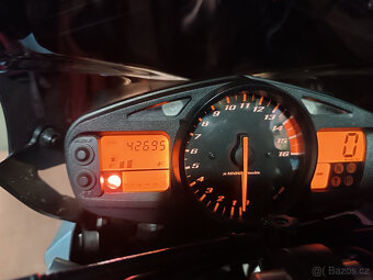 Suzuki GSR 600 - 5