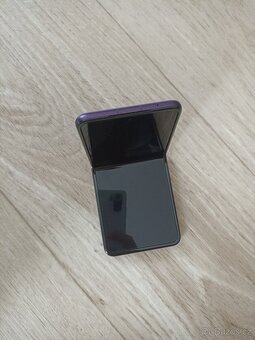 Motorola RAZR 40 - 5