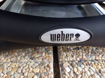 Gril Weber Q1200 vč. podstavce, bomb a grilovacího náčiní - 5