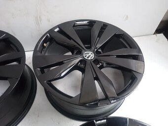Alu kola VW R20 5x112 černé lesklé MOVÉ 9Jx20H2 ET42 Číslo O - 5