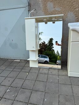 Koupelnová skříňka s umyvadlem a zrcadlem - 5