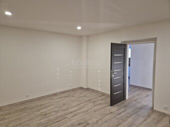 Pronájem bytu 3+1, 84 m2, balkon, sklep, Sluhy - 5