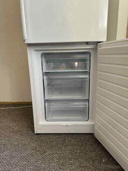 lednice BOSCH kombinovaná Serie 6 KGE368WCP - 5
