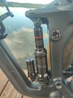 Prodám celoodpružené enduro XL Canyon Strive CF - 5