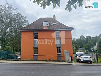 Prodej velkého rodinného domu - 2 byty, 1 nebytový prostor, - 5