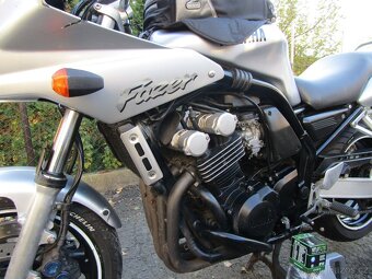 Yamaha FZS 600 Fazer - 5