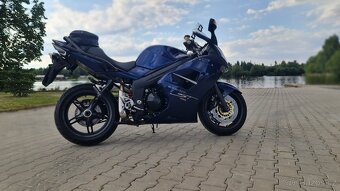 Triumph sprint st 1050 - 5