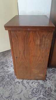 Skříňkový šicí stroj - 5