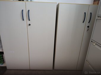 Nábytek z ordinace - 5