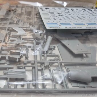 model letadla F/A-18 E Super Hornet, 1:72, (Revell 4605) - 5