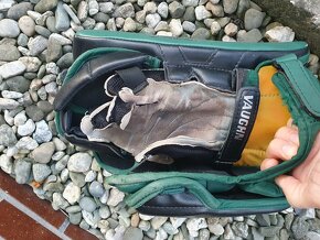 VAUGHN lapacka a vyrazecka opacny gard - 5