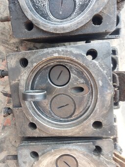 RS 09 čtyřválec hlavy válce  písty - 5