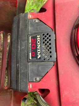 Zahradní traktor Honda HF2620, 122cm - 5