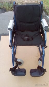 INVALIDNÍ VOZÍK-46CM-ODLEHČEN-BRZDY PRO DOPROVOD - - 5