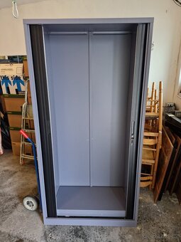 Kovová skříň s roletovými dveřmi - 5