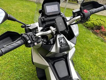 Honda adv 350 - 5