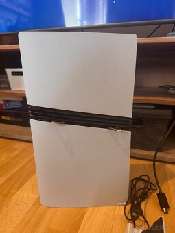 PLAYSTATION 5 PRO, 2 OVLADAČE, DOKOVACÍ STANICE PRO OVLADAČE - 5