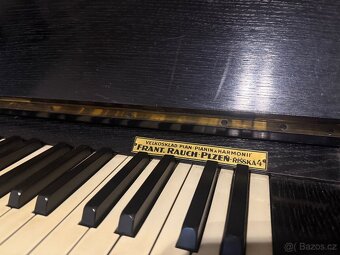 Piano PETROF - 5