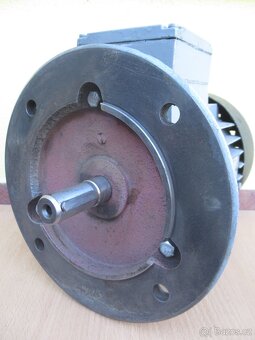 Přírubový elektromotor 380V.0,55kw-1380ot.min.Mohelnice. - 5