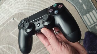 prodám PlayStation 4 , 1T , 2 ovladače - 5