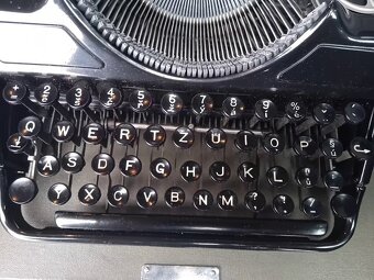 Starý psací stroj - 5