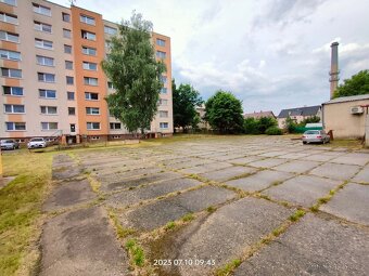 Šestipodlažní budova a •	Přízemní hala: - 5