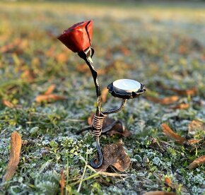 Plamen v růži - ručně kovaný svícen na čajovou svíčku - 5