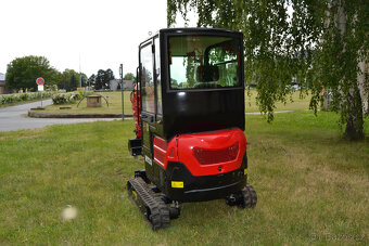 Minibagr Zethos HT2000 (tříválec 26 koní) - 5