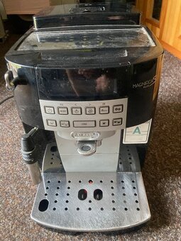 prodám kávovar Espresso DeLonghi ECAM 22.323.B - 5