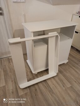 Prodám skříňku (lze použít i jako přebalovací pult) - 5