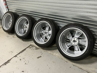22 STŘÍBRNÁ SADA ORIGINÁLNÍCH KOLA BENTLEY BENTAYGA (4) S PN - 5