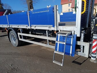 Valník s hydraulickým jeřábem HMF - 5