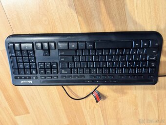Monitor s klávesnicí - 5