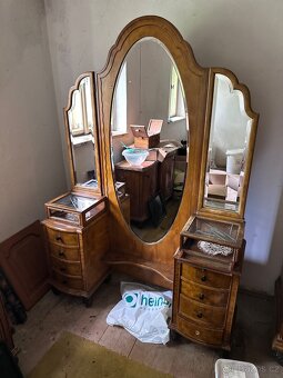 staré skříně ,toaletka a stolky – krásný vintage nábytek - 5
