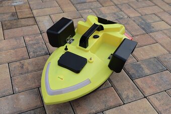 Fosforeskující zavážecí loďka s GPS, Český návod, silná BATE - 5