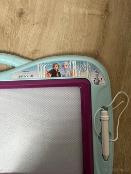 Magnetická kreslící tabulka Frozen Clementoni. - 5