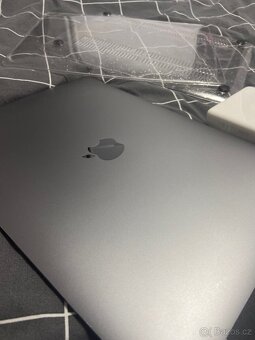 MacBook Air 13" 16GB RAM/256GB - 5