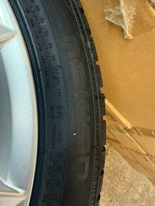 ŠKODA SUPERB III - Nová zimní sada kompletních kol 18" - 5