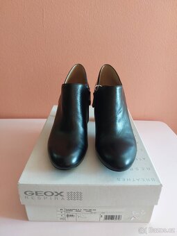 Koženěné nové polobotky zn.Geox, vel.39 - 5