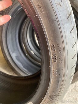Letní pneu 225/40 R19 - 5